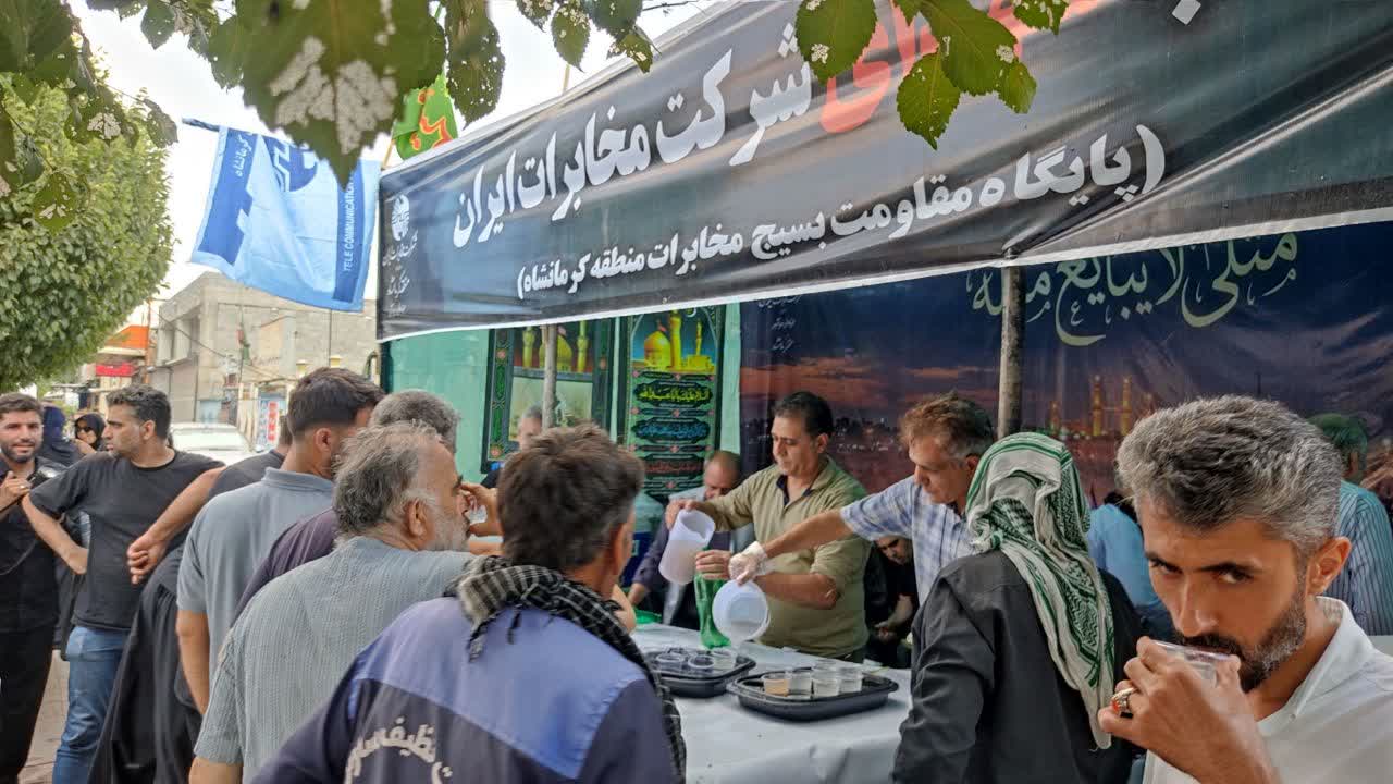 موکب مخابرات کرمانشاه /تجلي همدلي و خدمت در مسير بازگشت زائران اربعين