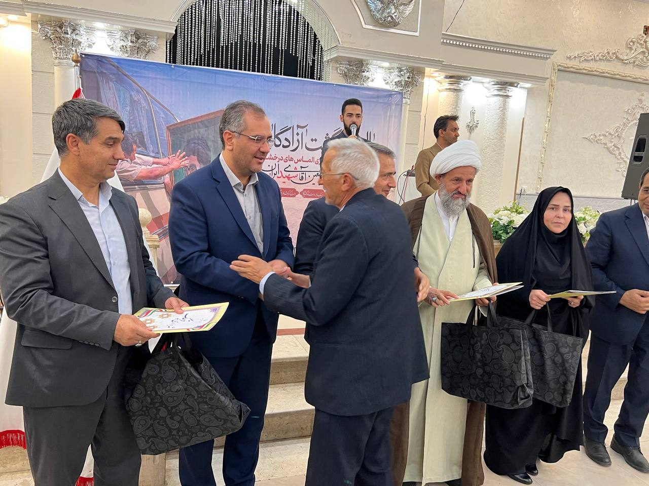 72 آزاده سرافراز شهرستان قرچک تجلیل شدند