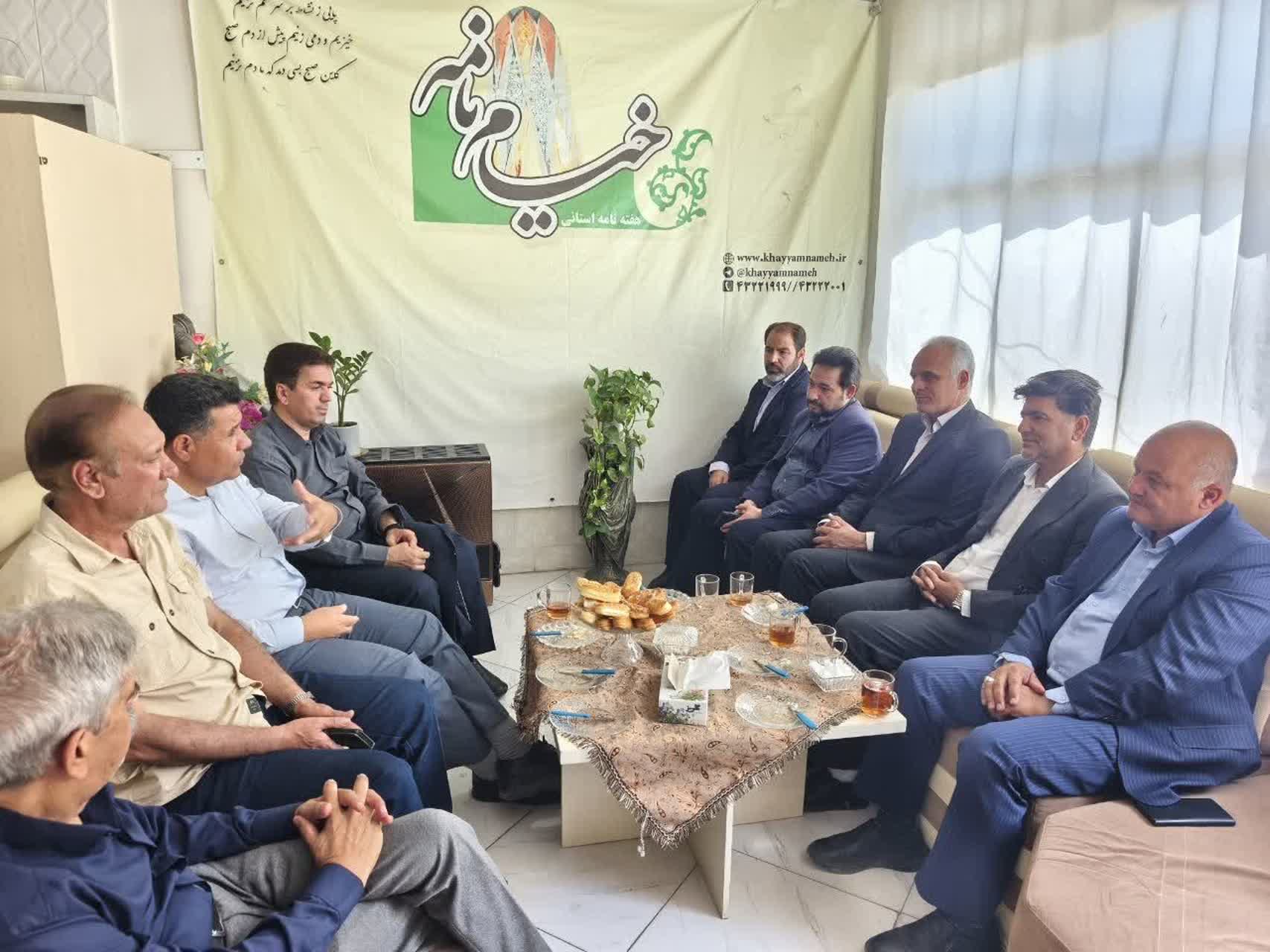 تجلیل فرماندار ومسئولین شهرستان زبرخان از اصحاب رسانه نیشابور بزرگ