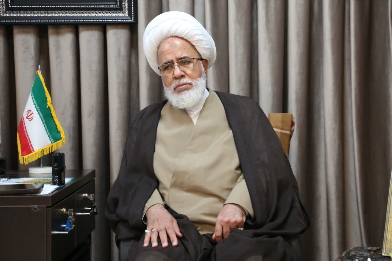نماینده ولی‌فقیه در استان و امام جمعه  کرمانشاه:  وحدت اسلامی، راهبرد همیشگی انقلاب و عامل شکست توطئه‌های دشمن است