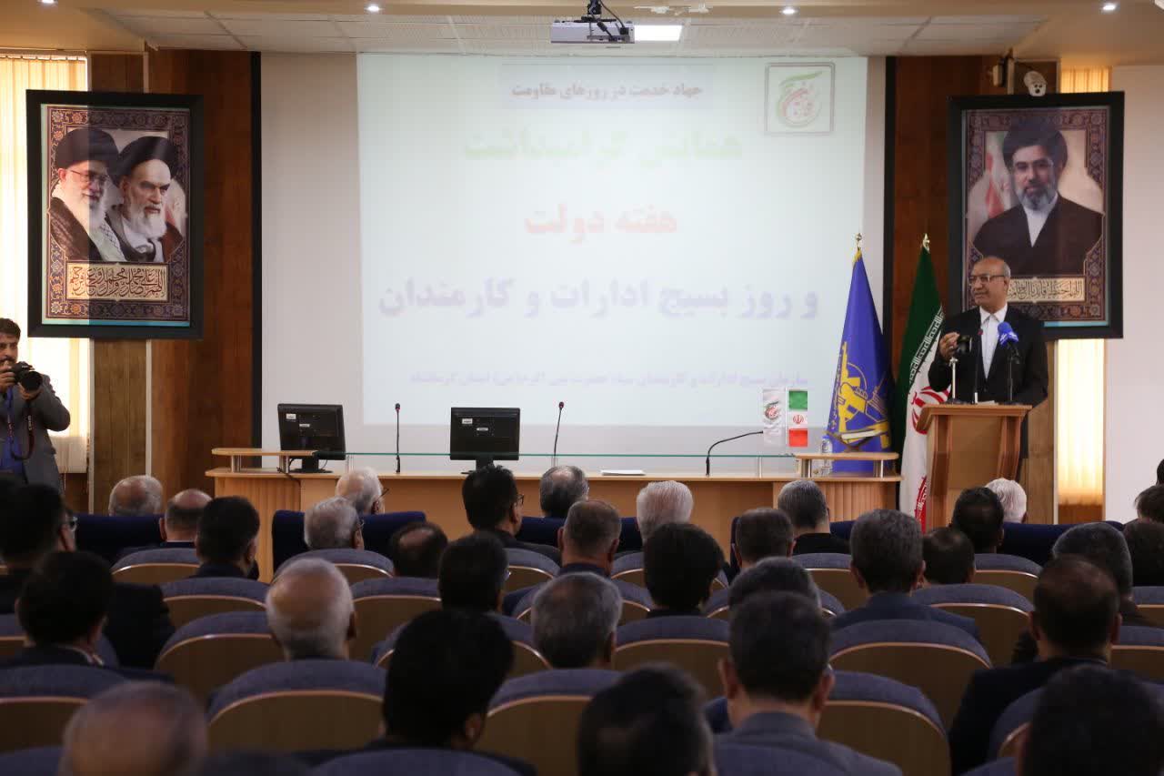 استاندار کرمانشاه: دولت در شرایط فشارهای اقتصادی و نظامی دشمن، مقتدرانه ایستاده و به مردم خدمت میکند