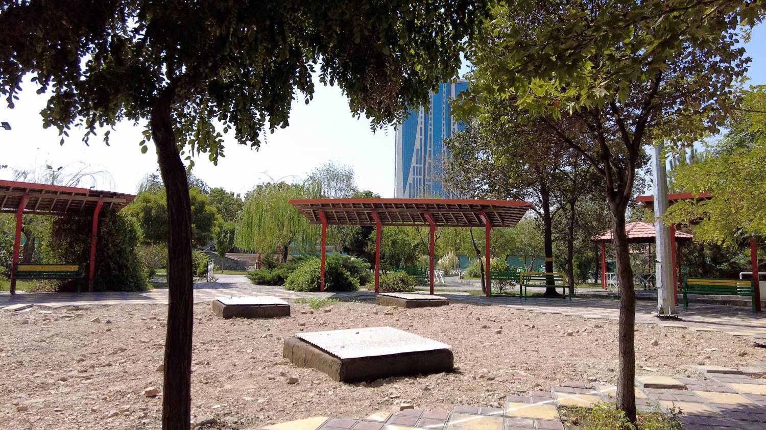 بهرهگیری از ظرفیت قنات مهدیآباد در عملیات آبرسانی فضای سبز منطقه 8