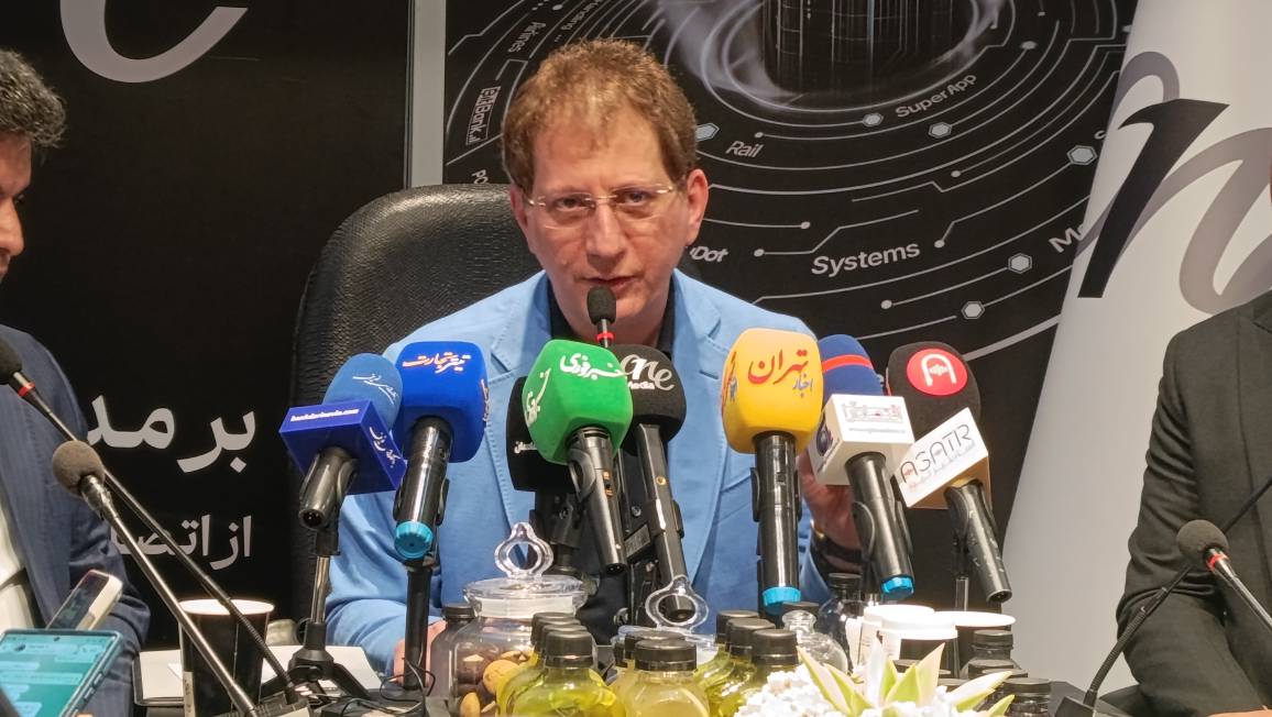 دلار 210 هزار تومانی را نباید صرفاً با تصمیم دستوری پایین آورد