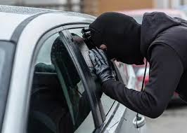 دستگیری 2 سارق حرفه‌ای لوازم داخل خودرو در سیمرغ
