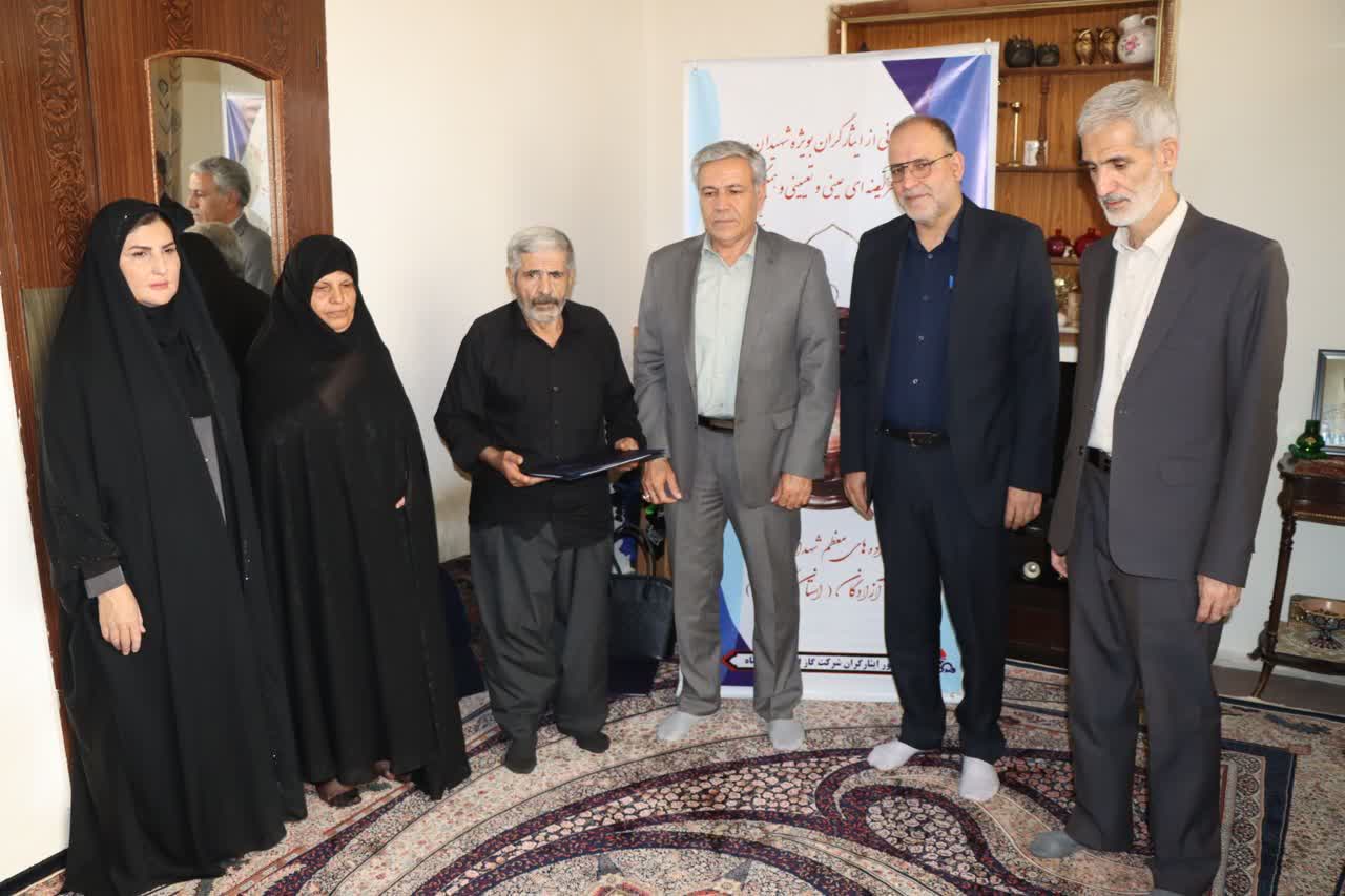 مدیر عامل شرکت گاز استان کرمانشاه:دیدار و تکریم خانواده شهدا موجب زنده نگهداشتن فرهنگ ایثار و شهادت است