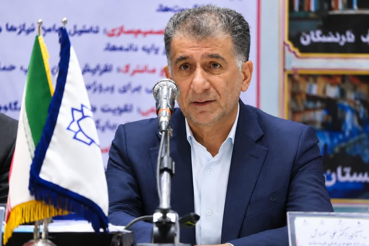 رئیس دانشگاه علوم پزشکی کرمانشاه: کلان مناطق آمایش سلامت کشور باید از فعالیت جزیرهای، به حکمرانی شبکهای برسند