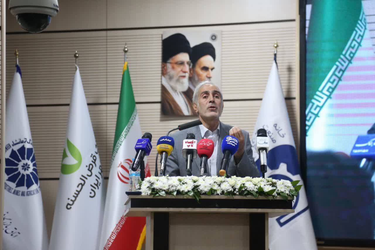 نماینده مردم کرمانشاه در مجلس شورای اسلامی :حمایت از بخش خصوصی و تسهیل فرآیندهای اداری راهکار نجات اقتصاد کشور است