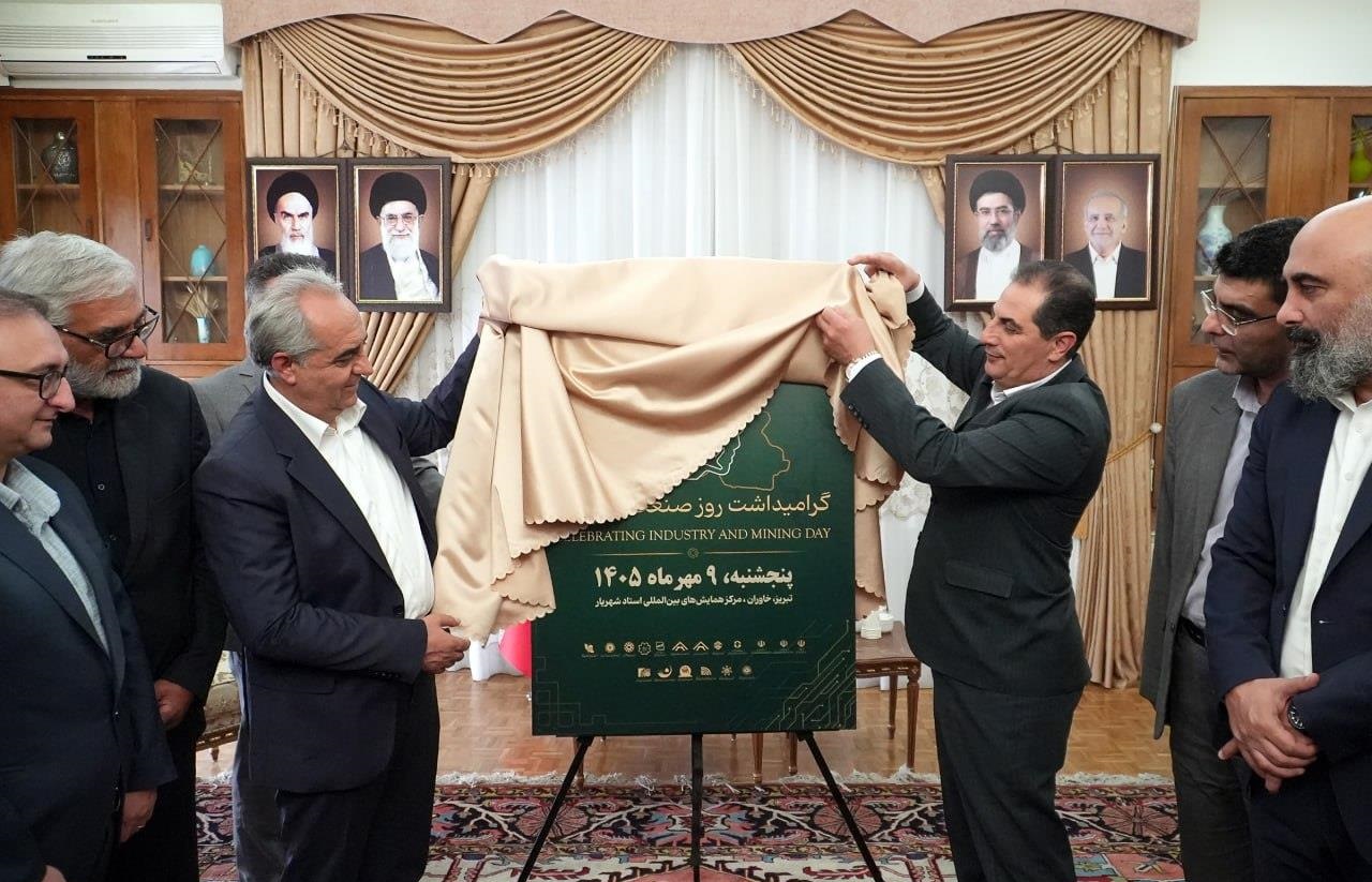 کارآفرینانی که در شرایط جنگی تولید را تعطیل نکردند، رزمندگان خط مقدم اقتصاد هستند/تا آخر، در کنار تولید و صنعت می‌مانیم