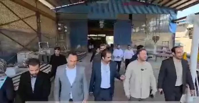 نماینده مردم شریف کرمانشاه و عضو هیئت‌رئیسه مجلس شورای اسلامی از واحد های صنعتی شاخص و پروژه‌های فعال کرمانشاه بازدید کرد