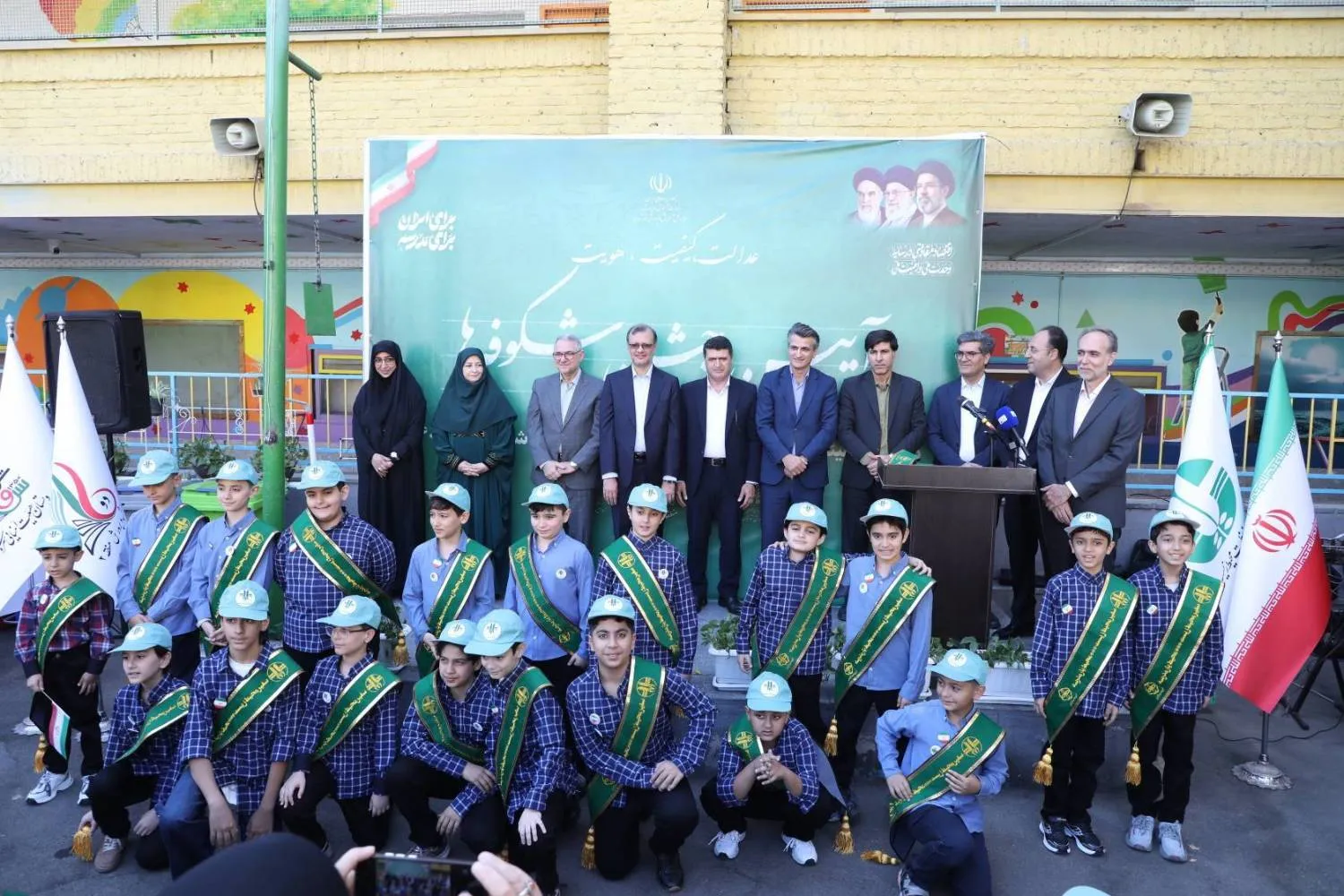 شعار «سلام به آینده» در دبستانهای منطقه 2 طنینانداز شد