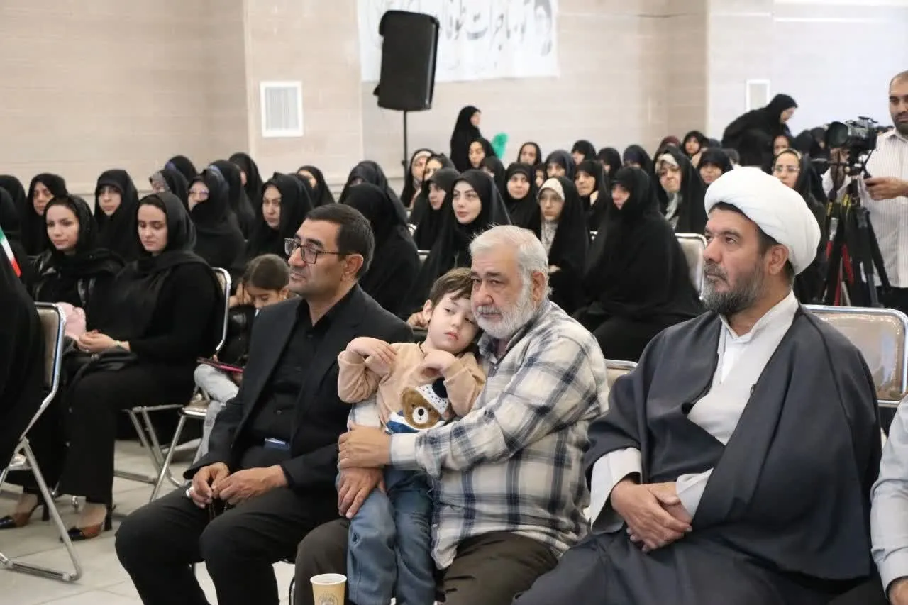 گرامیداشت هفته دفاع مقدس در گلزار شهدای وادی رحمت