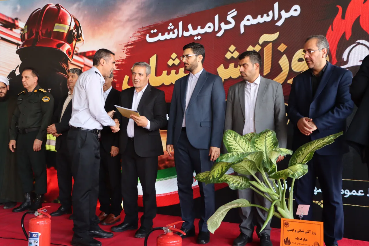 مراسم تجلیل از آتش‌نشانان شهرداری قرچک برگزار شد