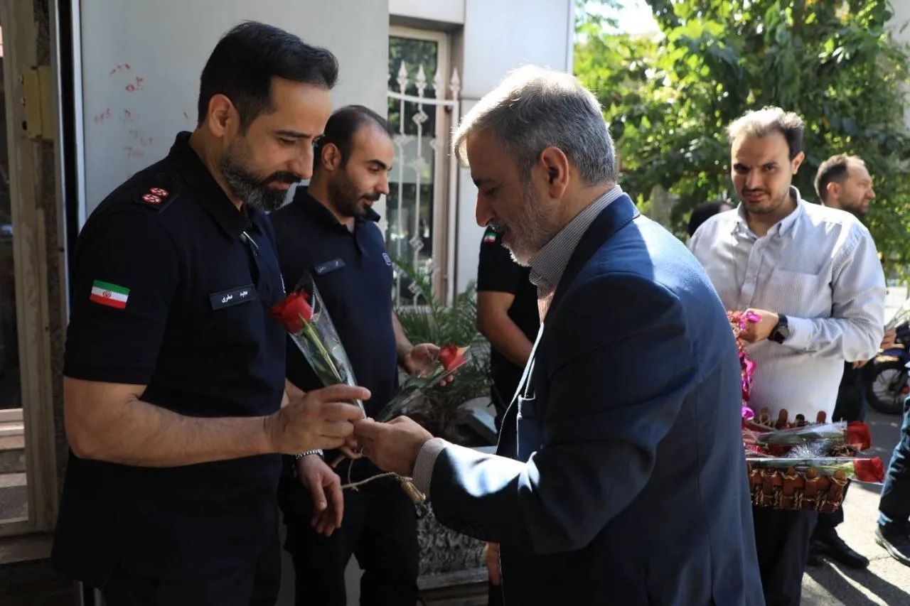 تجلیل شهردار منطقه 12 از آتش‌نشانان