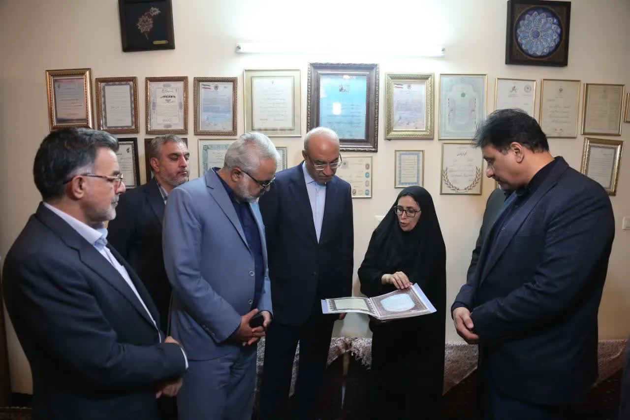 استاندار کرمانشاه با خانواده شهید والامقام «عباس رضایی» دیدار کرد
