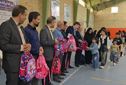 توزیع 300 بسته لوازم التحریر به فرزندان دانش آموز خانواده های زندانیان نیازمند شیراز