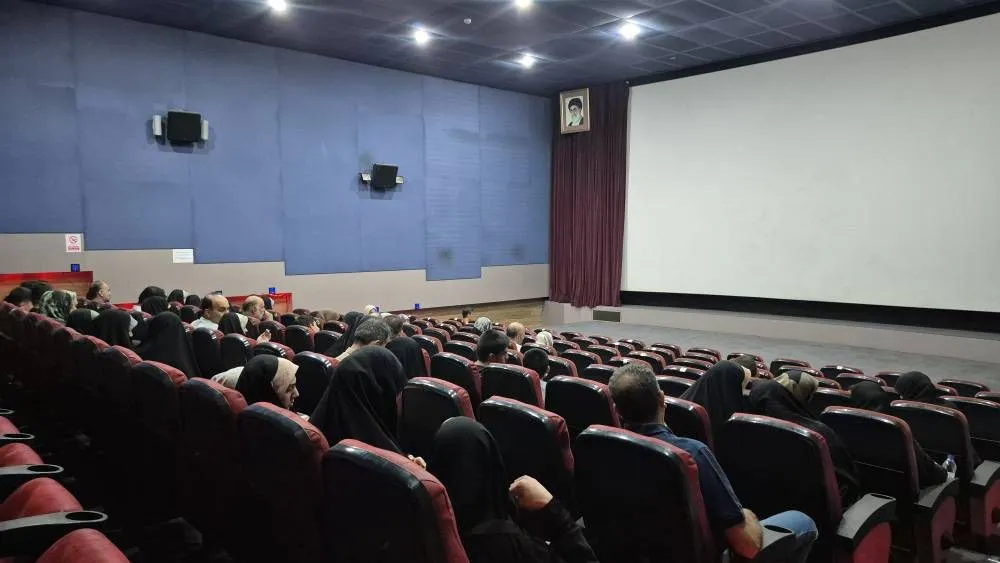 «لباس شخصی» و «سفینه نجات» روی پرده رفتند؛ کودکان مهمان سینما شدند