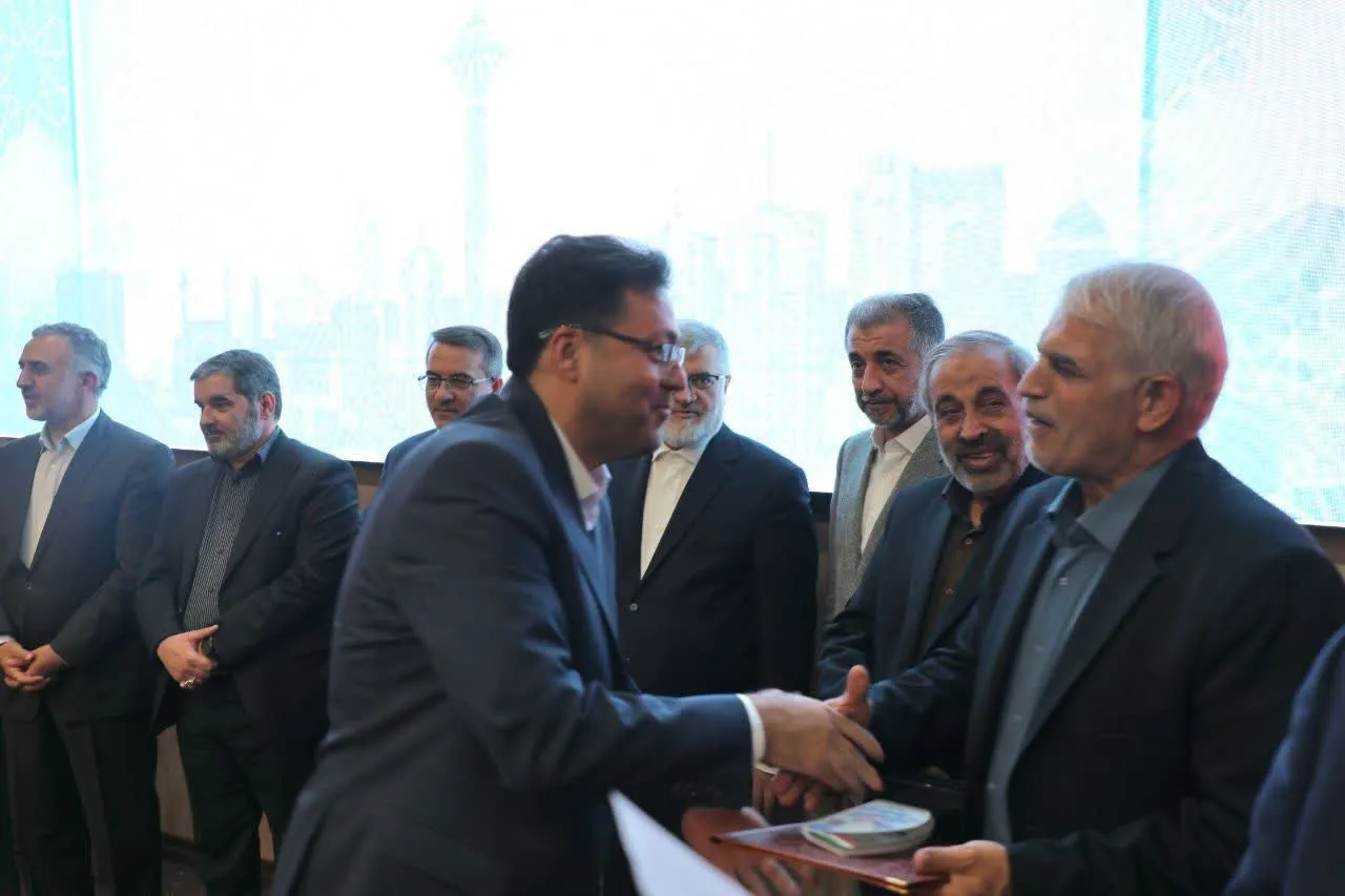 تقدیر از حسین توکلی‌کجانی فرماندار سابق شهرستان شمیرانات مدیر برتر سال 1404 استان تهران