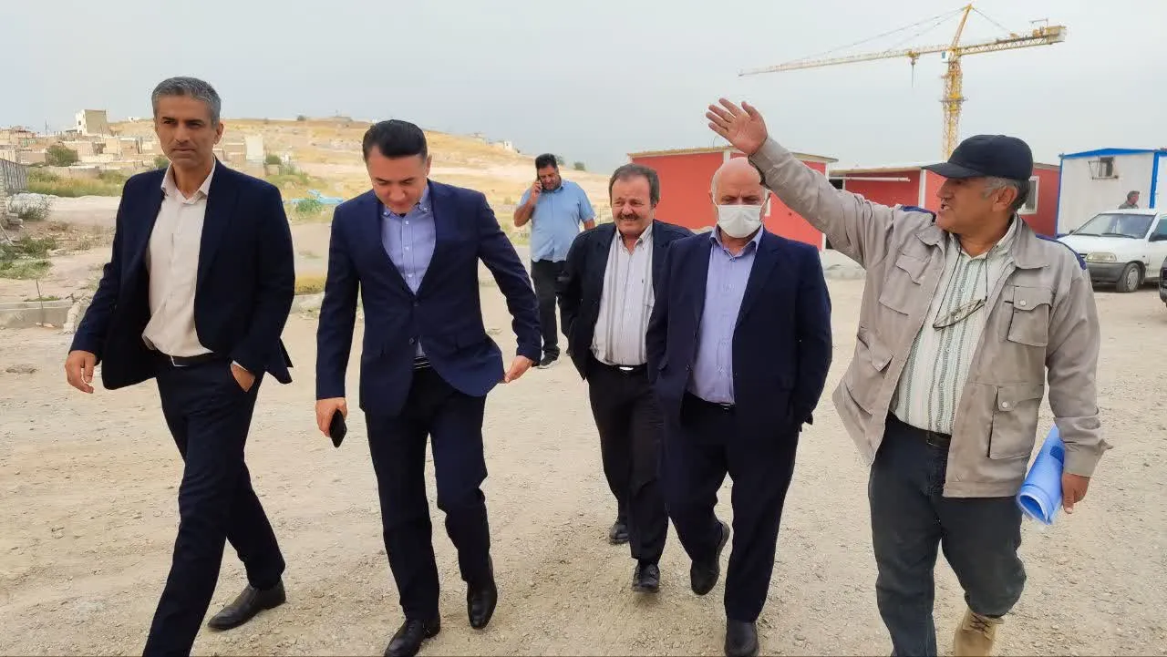 بازدید معاون مسکن و عمران شهری بنیاد مسکن از پروژه 208 واحدی نهضت ملی طالقانی تبریز