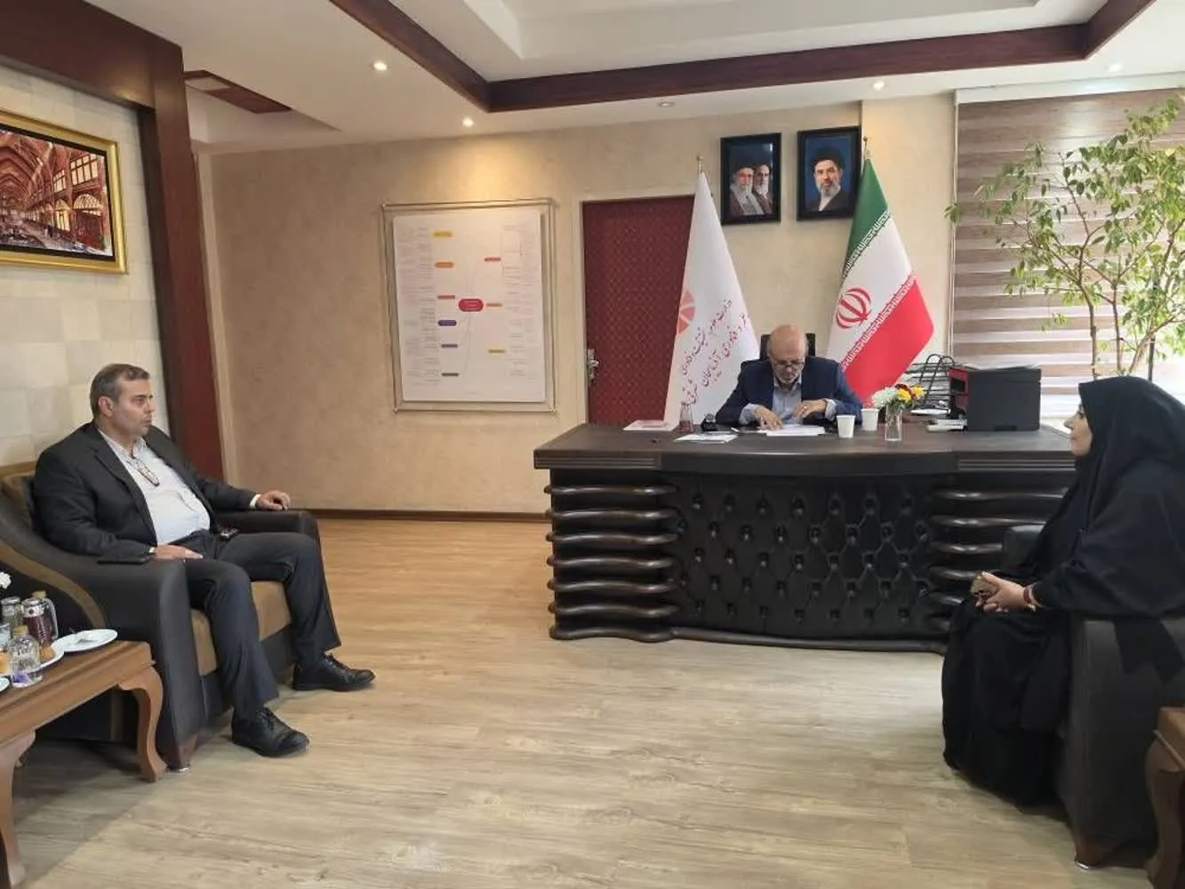 دیدارهای هفتگی عضو هیات امنای پارک علم و فناوری آذربایجان شرقی و رئیس کمیسیون آموزش، تحقیقات و فناوری مجلس با شرکت‌های فناور و دانش بنیان