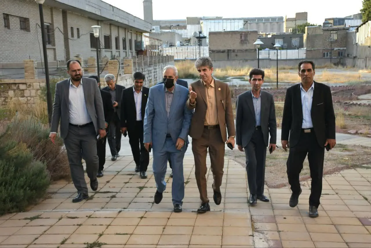 بازدید نماینده کرمانشاه از مجموعه شهید ادبیان بهزیستی