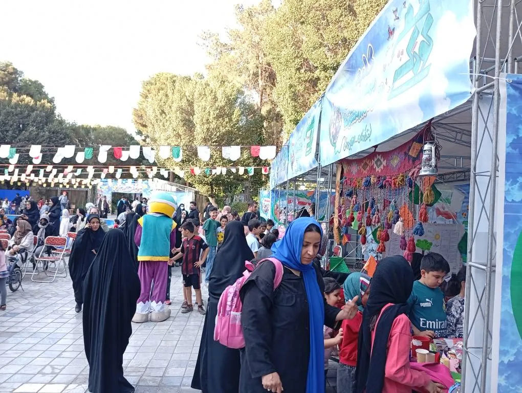 لبخند کودکان در یکی از تاریخی ترین نقاط تهران