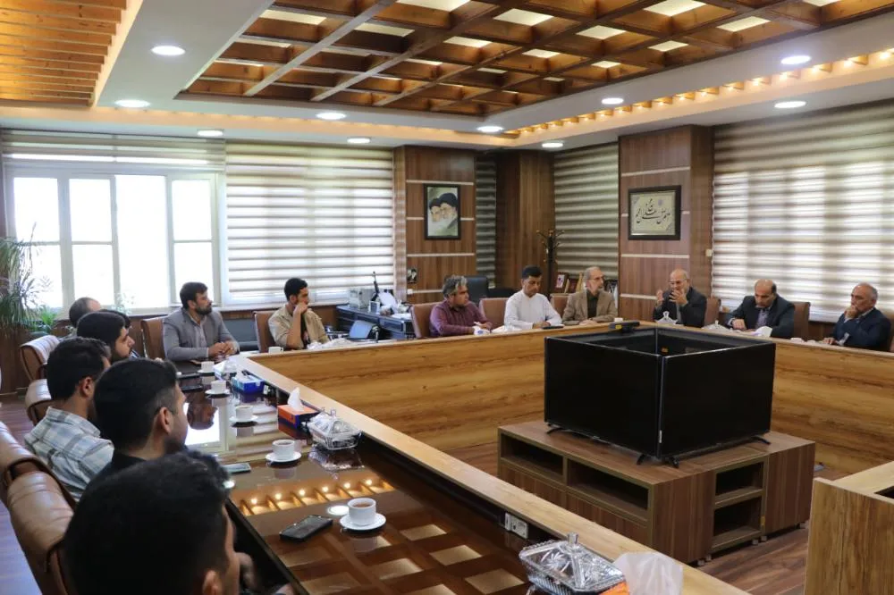 نشست صمیمی نمایندگان تشکل‌های دانشجویی با رییس دانشگاه مازندران
