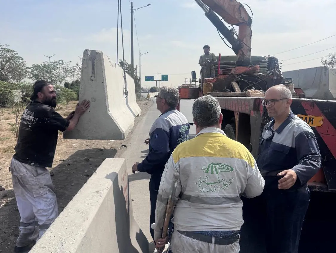 عبور عملیات ایمن‌سازی بزرگراه آزادگان از مرز 26 کیلومتر با جایگزینی نیوجرسی‌های بتنی