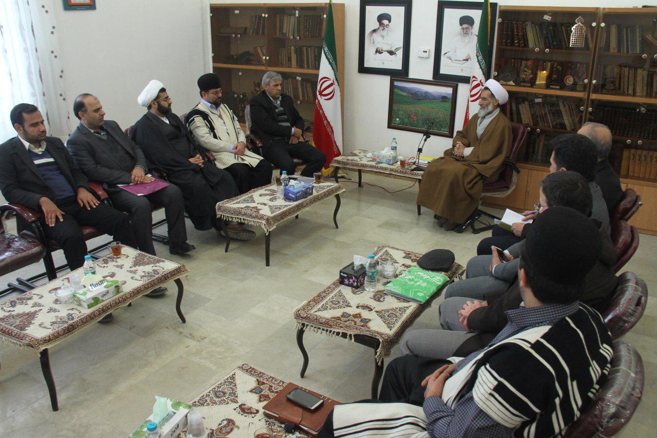 امام جمعه شهرکرد:خدمت رساني به عشاير بايد به اندازه سهم آنها در توليد افزايش يابد