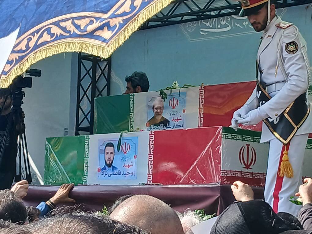 پیکرهای «علی لاریجانی»، «غلامرضا سلیمانی» و قهرمانان «ناو دنا» تشییع شدند