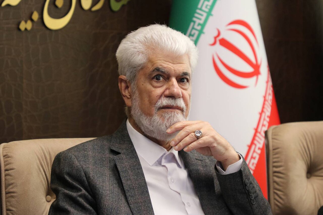 القای برتری مطلق داروی خارجی به بیماران نگرانکننده است/ نسخههای داروی خارجی، هزینههای سنگینی به بیماران تحمیل میکند