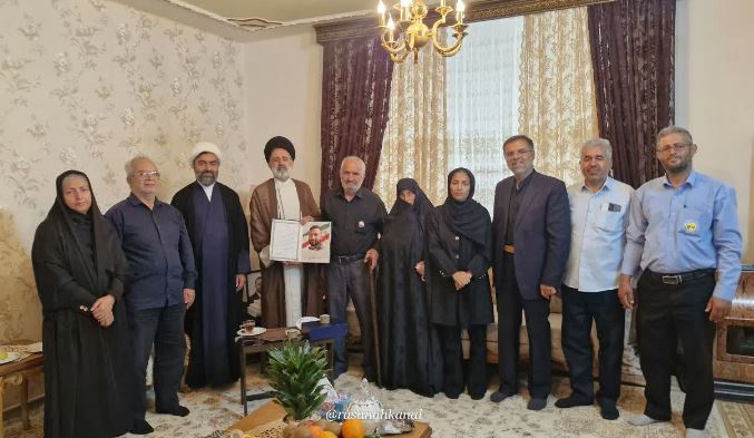 ابلاغ سلام رهبر معظم انقلاب به خانواده شهدا در گرمسار