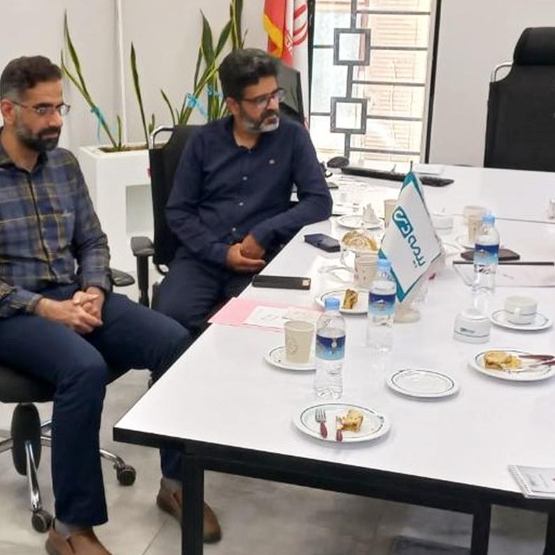 بازديد مديرعامل بيمه دي از شعبه کاشان؛ تمرکز بر ارتقاي عملکرد و تقويت تعاملات اجتماعي