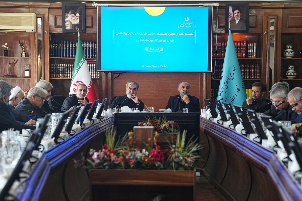 میدری: ترمیم بازار کار با اجرای بسته‌های حمایتی و تأمین مالی غیرتورمی شتاب می‌گیرد/ عزیزی: وزارت کار در مدیریت پیامدهای جنگ و حفظ امنیت اجتماعی عملکرد خوبی داشته است