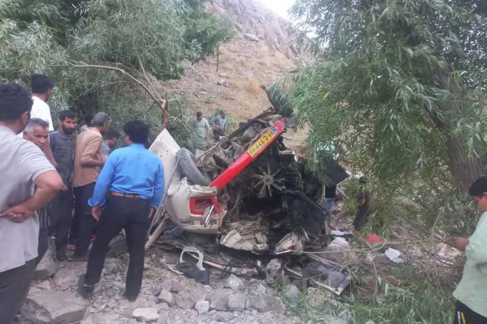 مرگ دلخراش 5 زن در سقوط مرگبار ميني‌بوس در جاده کاشمر