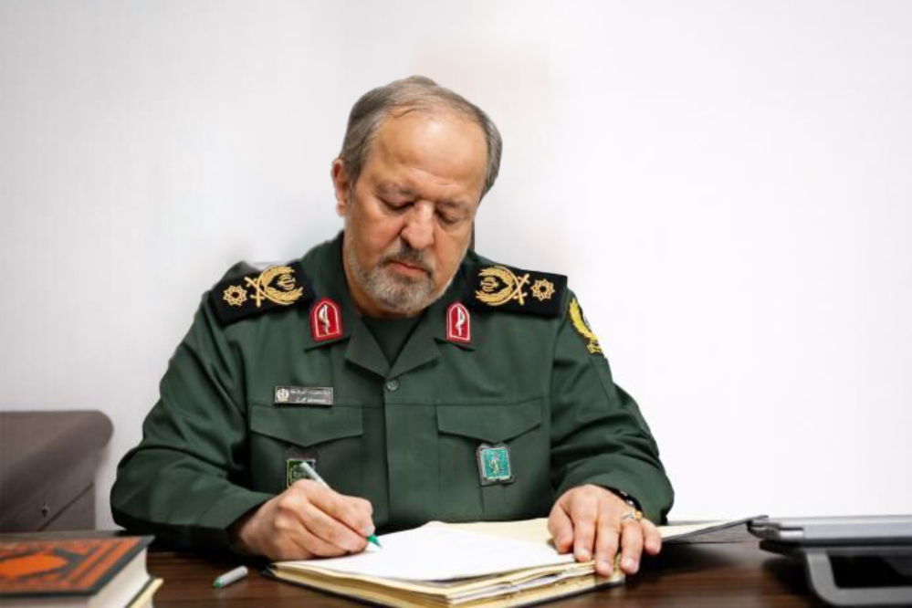 سرپرست وزارت دفاع: خون شهداي اقتدار، توان بازدارندگي ايران را استوارتر از گذشته خواهد کرد