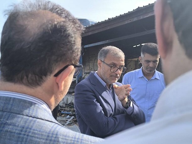 بازديد ميداني مرادي از بندر صيادي بندرعباس/مطالبه از دولت براي جبران خسارات جنگي صيادان هرمزگان