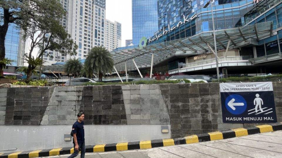Jakarta governor urges calm as fear of August riot repeat unnerves shopping malls