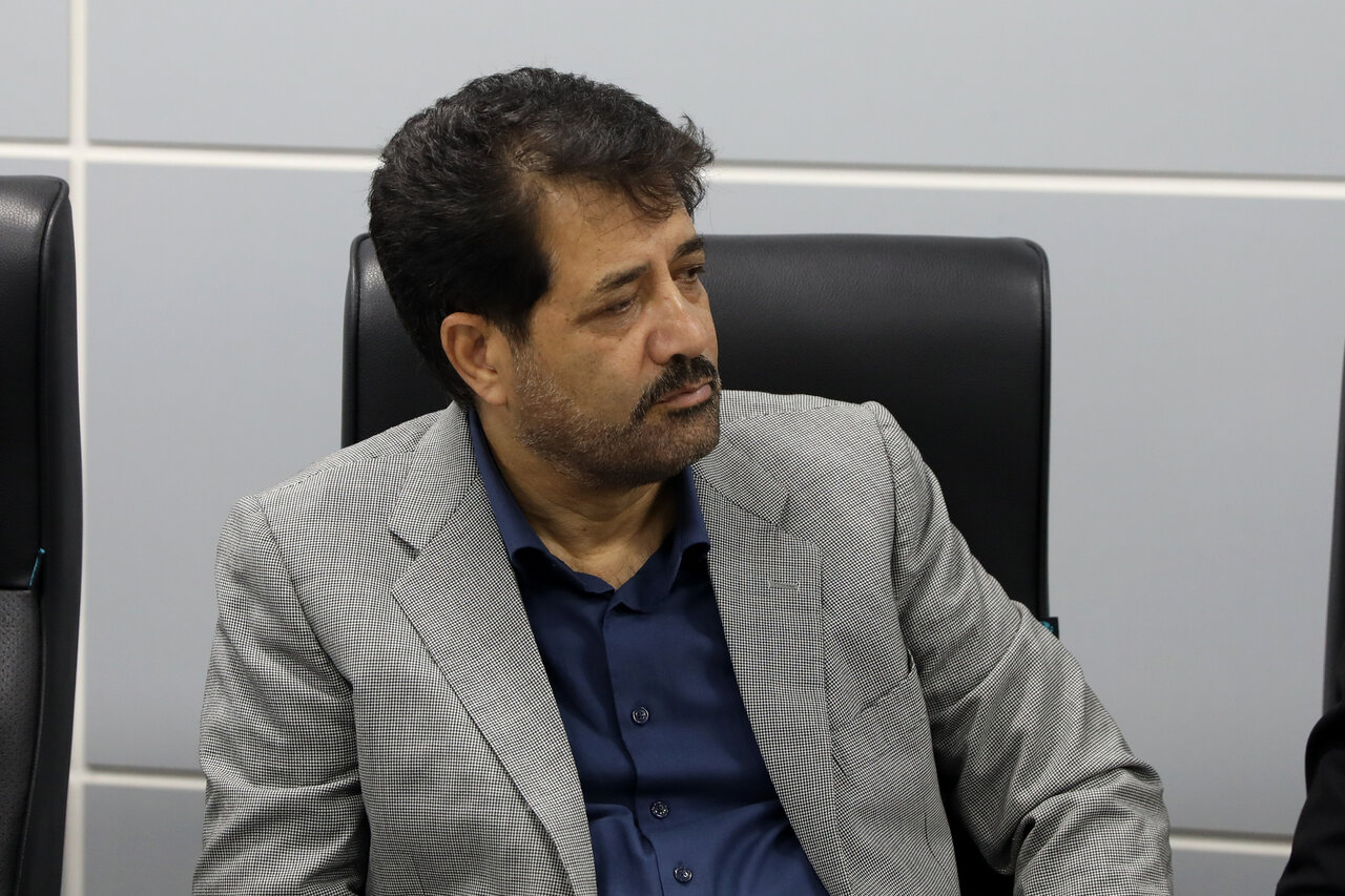 بانک مرکزی باید نبض بازار ارز را مهار کند تا معیشت مردم آسیب نبیند/دستگاه‌های نظارتی در برابر اخلالگران بازار کوتاه نیایند