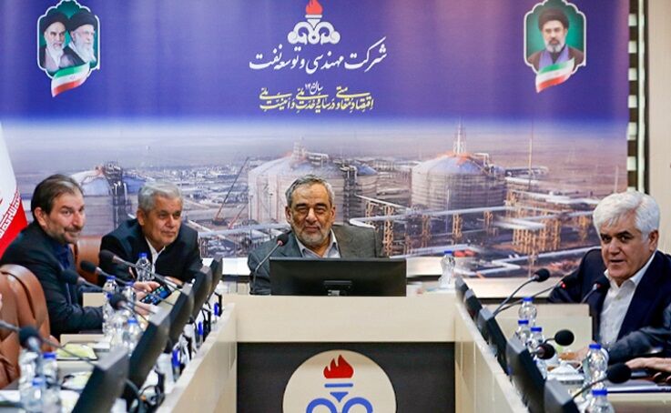 اجراي طرحهاي توسعهاي صنعت نفت با تکيه بر توان داخلي