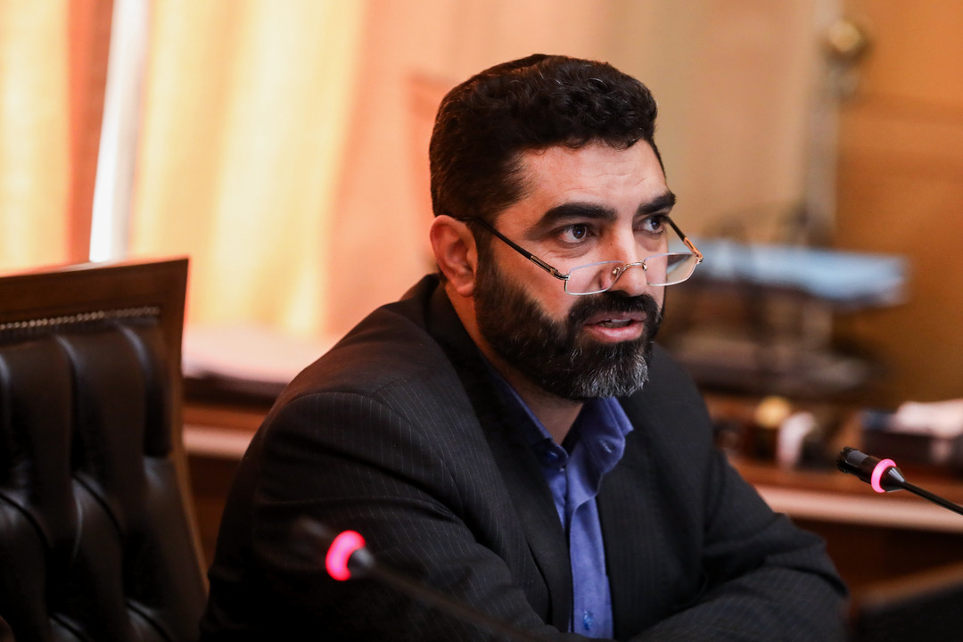 نگاه مسئولان به خبر و خبرنگاری ناقص و غیردقیق است/ نیازمند یک نظام‌نامه دقیق و روشن در دفاع از حقوق صنف خبرنگاری و تشکیل اتحادیه خبرنگاران هستیم