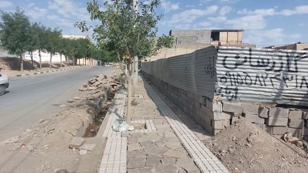 آغاز فاز نخست پروژه سنگ‌فرش پیاده‌روها و پارک روستای فریزی