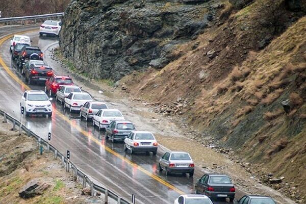 ممنوعیت تردد در مسیر جنوب به شمال آزادراه تهران-شمال و چالوس/ ترافیک سنگین در محورهای شمالی