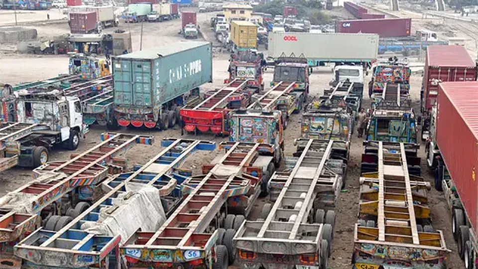 Pakistan’s goods transporters postpone strike for 40 days in ‘broader national interest’