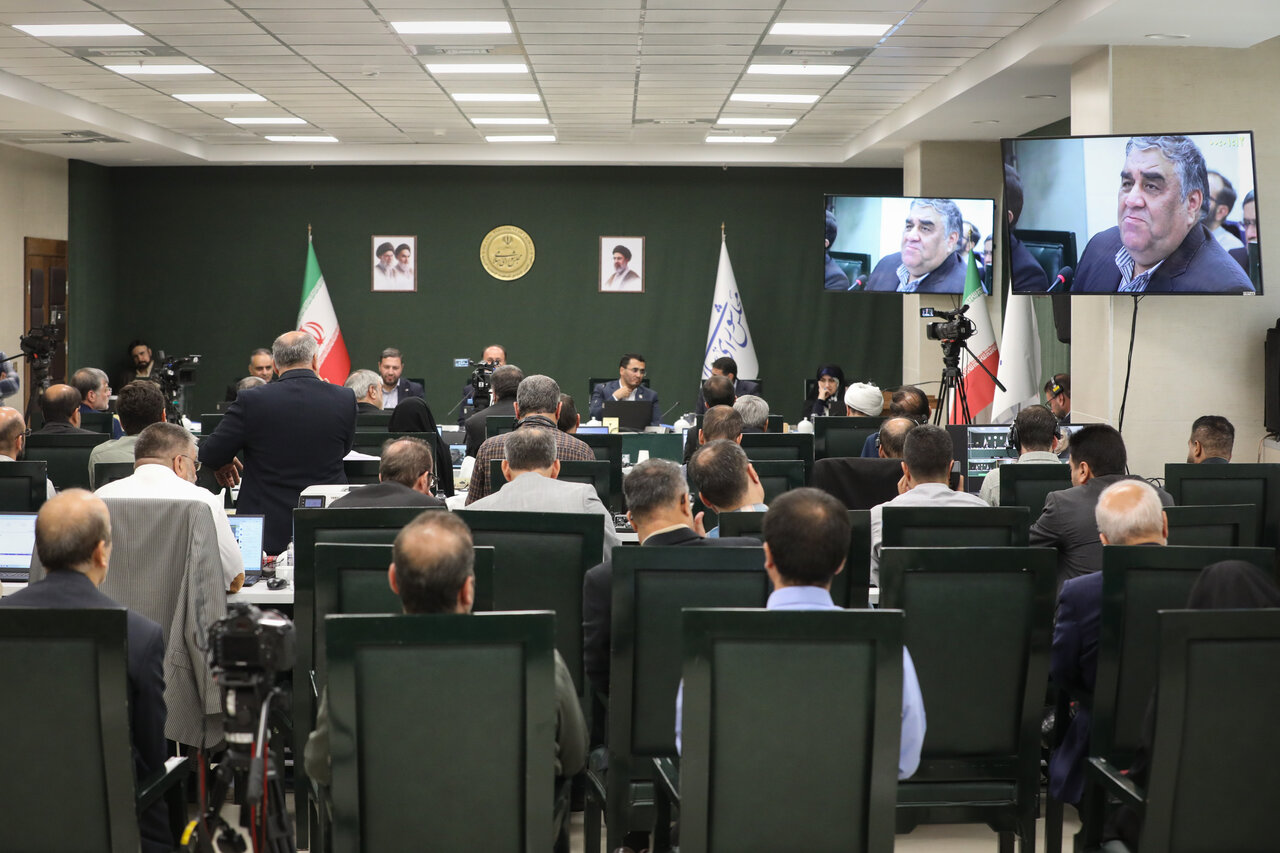 نمایندگان مجلس از پاسخ‌های وزیر کشاورزی در حوزه مدیریت بخش دامداری کشور قانع نشدند