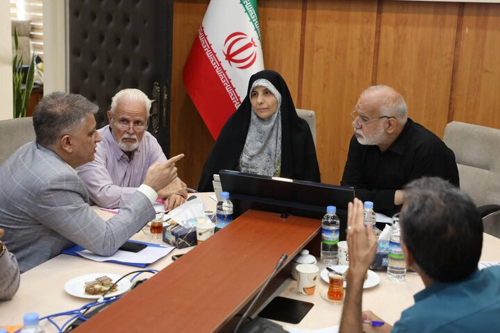 دیدار عضو شورای شهر و شهردار منطقه 8 با شهروندان آسیبدیده از جنگ و بررسی چالشهای شهری