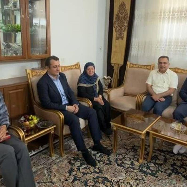 نشست مدیر بیمه دی استان سمنان و مدیر عامل شرکت ایرانیان پوشش با بیمه شدگان صندوق بازنشستگان کشوری