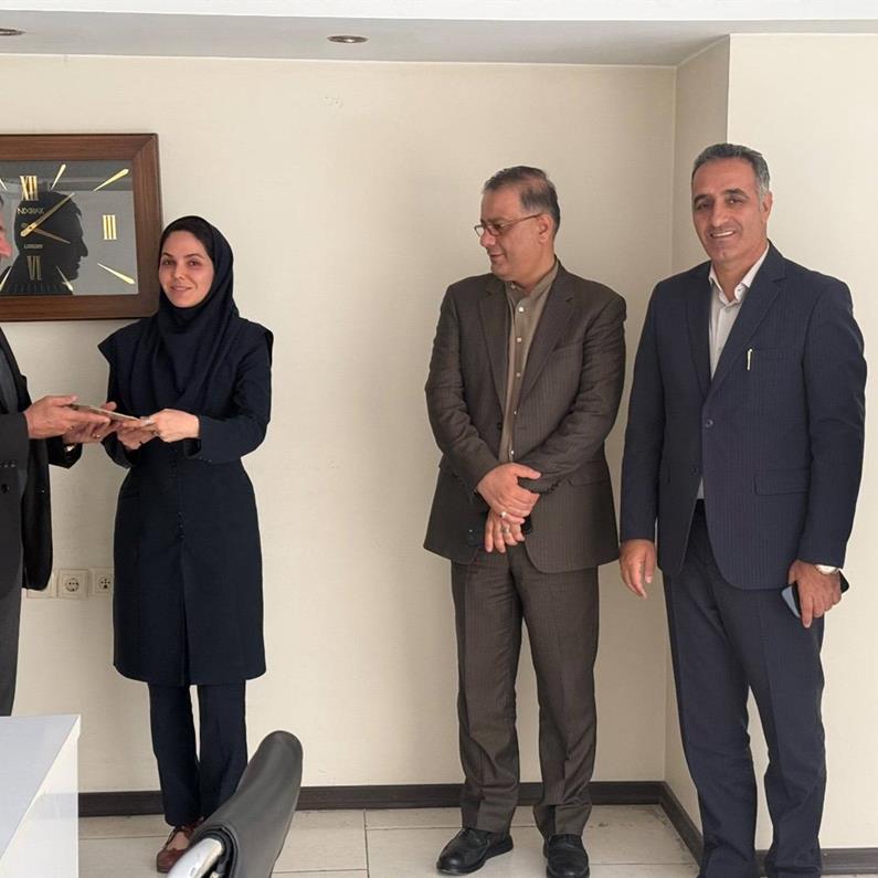 تقدیر  شرکت توزیع نیروی برق از کارشناس بیمه دی  البرز
