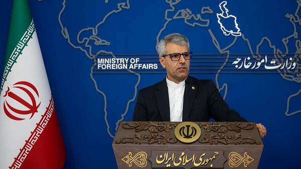 بقائی: دو دیپلمات فرانسوی متخلف باید ایران را ترک کنند