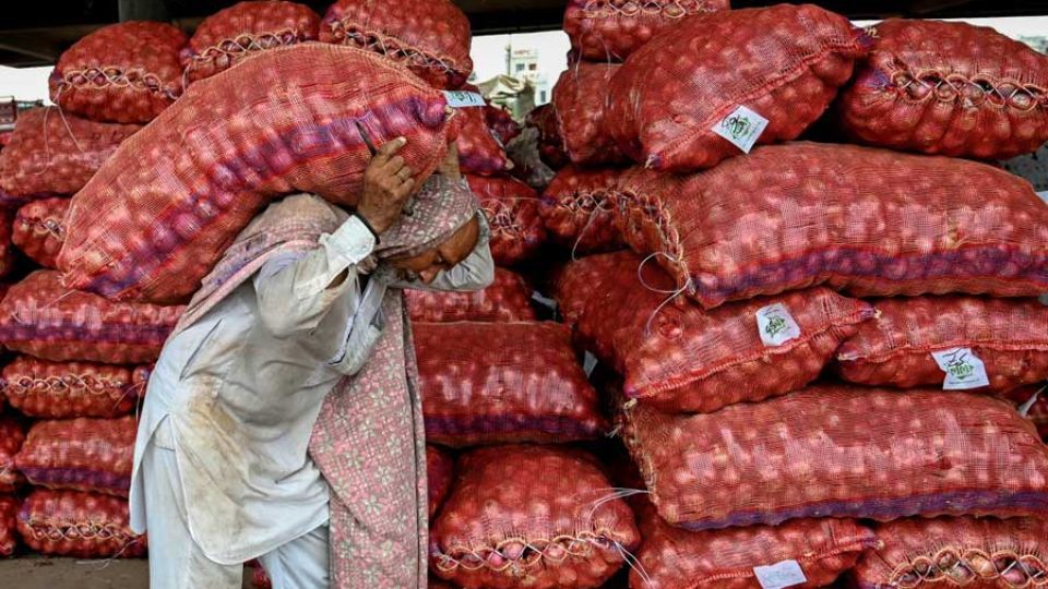 As prices of onion and sugar bring tears to Indian consumers, political heat rises