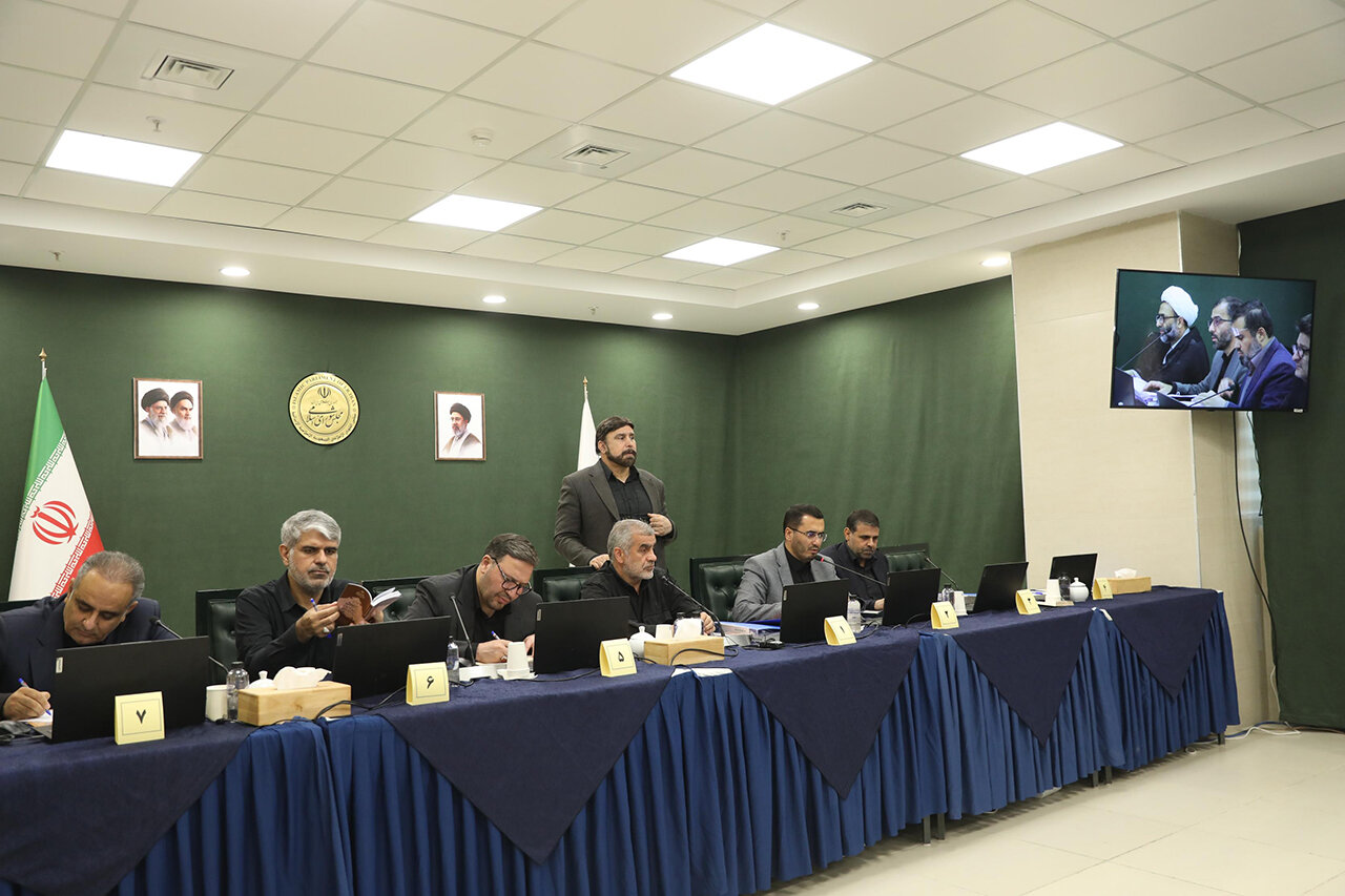 نیکزاد نقل قول عارف از قالیباف را تکذیب کرد/دولت در امورات مجلس دخالت نکند